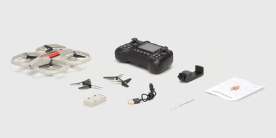 Chameleon FPV Drone med sender, batteri, oplader, ekstra propeller og tilbehør