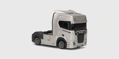 Detaljeret fjernstyret Drift Truck med brede dæk og aerodynamisk karosseri til præcisionsdrifting.