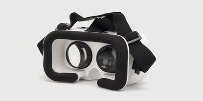 Sorte FPV briller til smartphone med justerbar hovedrem og linser til virtuel flyvning med droner.