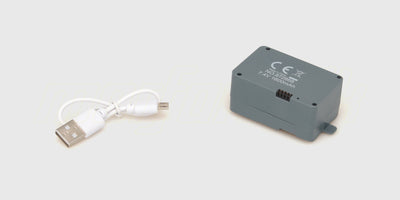 Genopladeligt batteri og USB-oplader til Fighter Jet Brushless fjernstyret flyvemaskine.