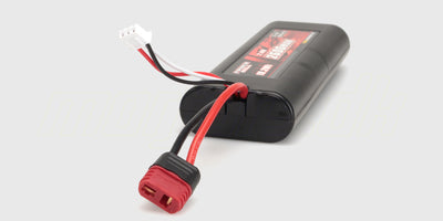 7,4V 2600 mAh Li-ion batteri i sort indpakning med rødt T-stik til fjernstyrede biler.
