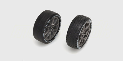 Sammenligning af fire forskellige hjulsæt med sorte fælge til BTD Drifter fjernstyret bil.