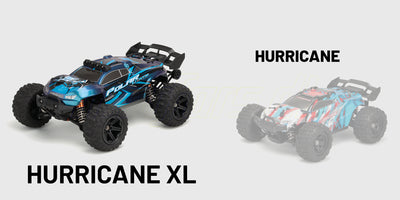 Størrelsessammenligning af Hurricane XL fjernstyret bil vist ved siden af en person for at illustrere skala.