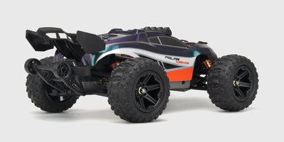 Blå Hurricane XL Brushless fjernstyret bil med store offroad dæk vist fra siden på hvid baggrund.