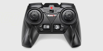 Grøn fjernstyret traktor med stor rød tipvogn og detaljerede dæk til leg.