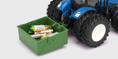 Grøn fjernstyret Korody traktor med realistiske detaljer og store gummihjul til leg.