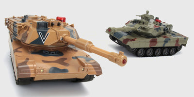 Battle Tank Metal LE fjernstyret kampvogn med metalkarrosseri og realistiske detaljer vist skråt forfra.