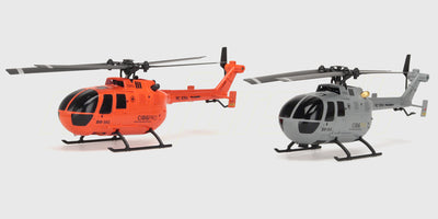 Grå C186 flyvevåben helikopter med fire rotorblade og detaljeret cockpit vist på hvid baggrund.