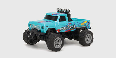 Turkis Mini RC Car Pick-up med lad og grove dæk set skråt forfra