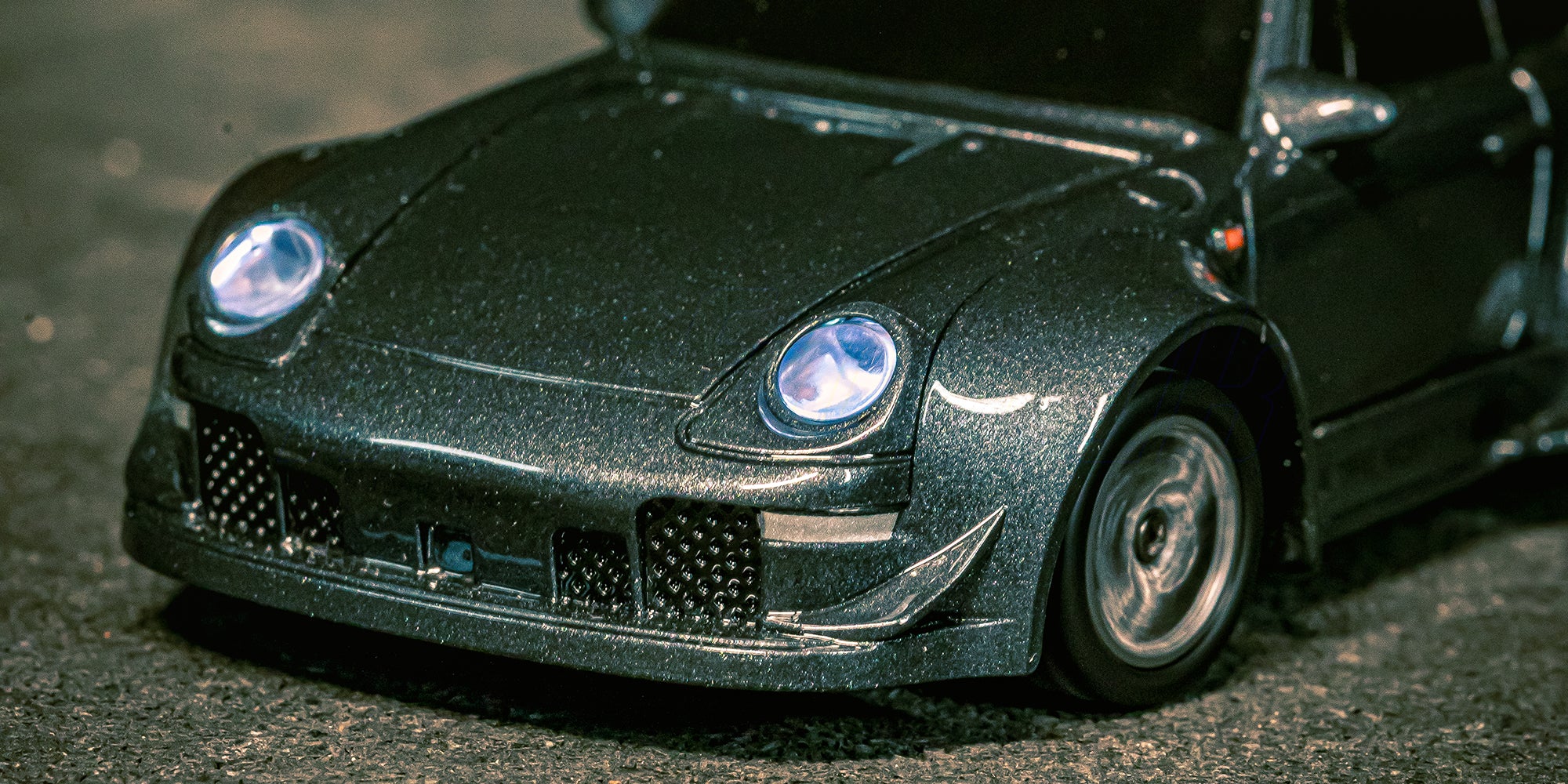 Mini BTD i grå med lyset tændt klar til race