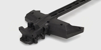 Sort gearkassedæksel i plast til XLH fjernstyret bil vist fra siden på en hvid baggrund.