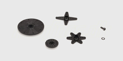 Sort budget-servo med 8 kg trækkraft til fjernstyrede biler vist fra siden med ledning og stik.