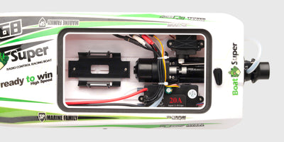 Blå Super Dino Brushless Racing Boat med turbojet-system i fuld fart hen over vandoverfladen.