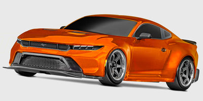 Traxxas Mustang 4-Tec Drift fjernstyret bil i mørkeblå metallic med hvide fælge set fra siden.