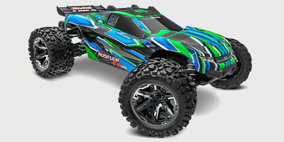Blå Traxxas Rustler 4x4 VXL fjernstyret stadium truck med kraftfuld affjedring og store offroad-hjul.