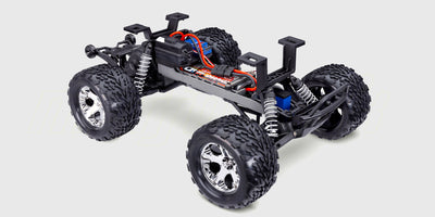 Grøn Traxxas Stampede 2WD fjernstyret monster truck med robuste offroad dæk.
