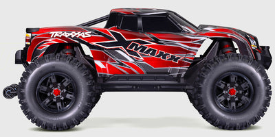 Traxxas X-Maxx 8S monstertruck med robuste belted Sledgehammer dæk klar til offroad kørsel.