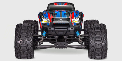 Traxxas X-Maxx 8S monster truck med robuste belted dæk og holdbart karosseri til vild offroad kørsel.