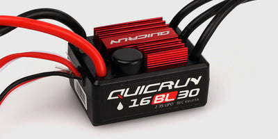 Hobbywing Quicrun 16BL30 brushless ESC fartregulator til 1:16 fjernstyrede biler med ledninger og stik.