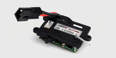 Sort Spirit ESC fartregulator til fjernstyret bil med ledninger og hvidt batteristik vist på hvid baggrund.