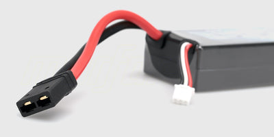 Kraftigt LiPo 5000 mAh 7,4V batteri med formonteret Traxxas-stik til fjernstyrede biler.