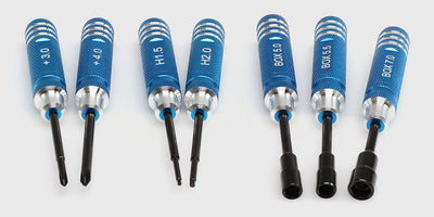 Værktøjssæt til fjernstyrede biler med unbrakonøgler og topnøgler i en praktisk opbevaringsæske.